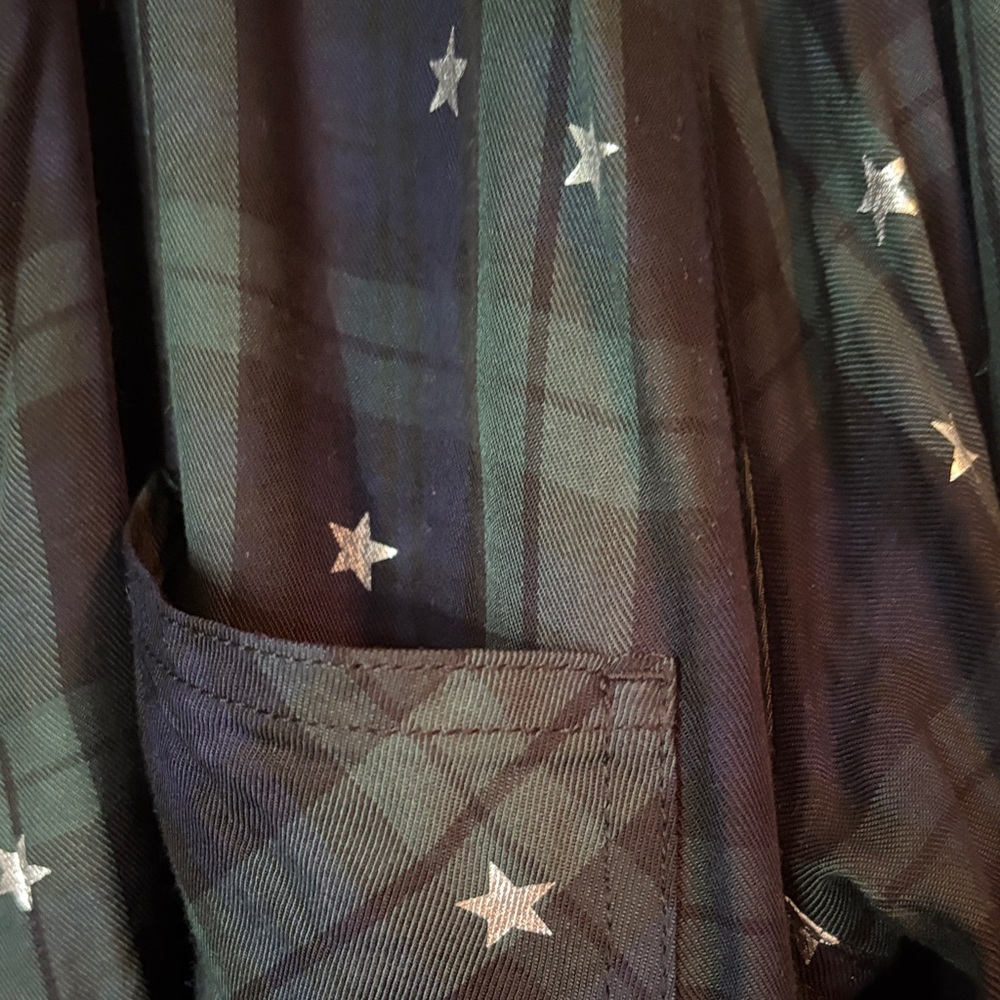 Rock & Republic Size XXL Navy Blue and Green Star-Embellished Shirt - Picture 2 of 8